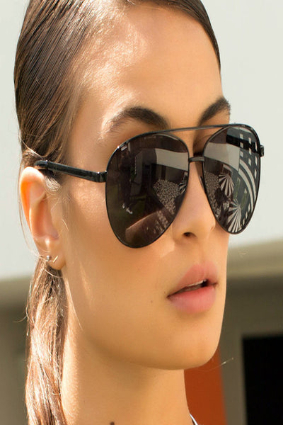 Vivienne_Black_Sunglasses_Quay 